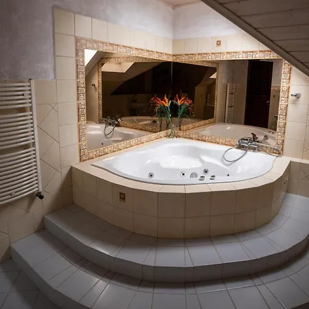 Swiniarsko Z Basenem * Podrzecze