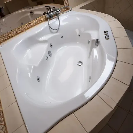 Swiniarsko Z Basenem Podrzecze